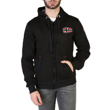 Lade das Bild in den Galerie-Viewer, Geographical Norway - Glacier100_man
