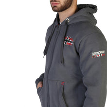 Lade das Bild in den Galerie-Viewer, Geographical Norway - Glacier100_man
